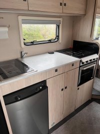 AUTO-TRAIL 