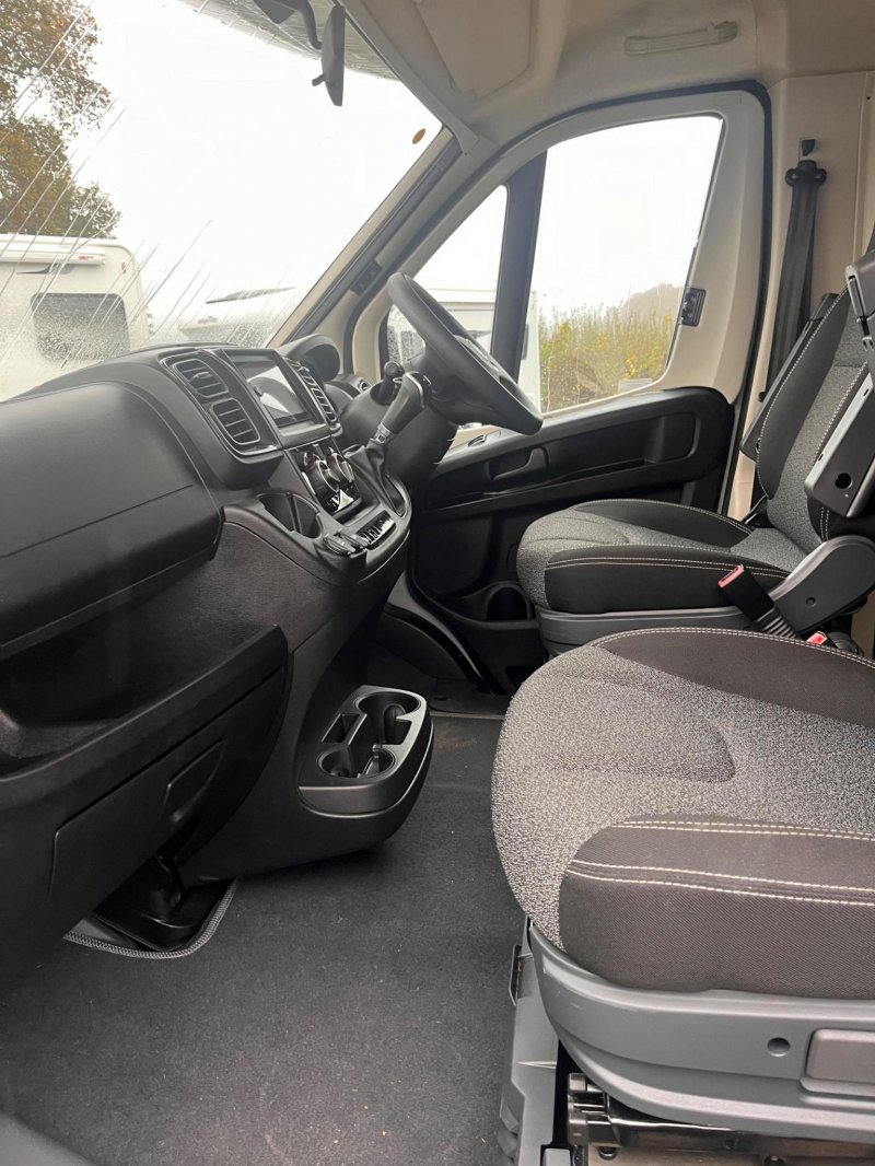 AUTO-TRAIL 