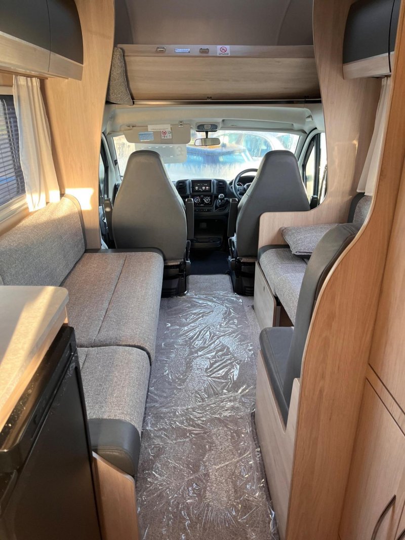 AUTO-TRAIL 