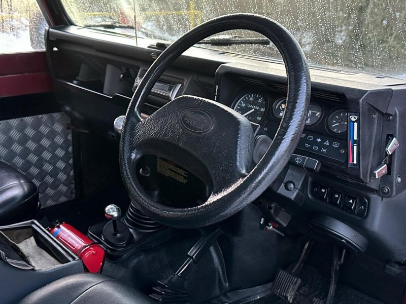 LAND ROVER DEFENDER 90