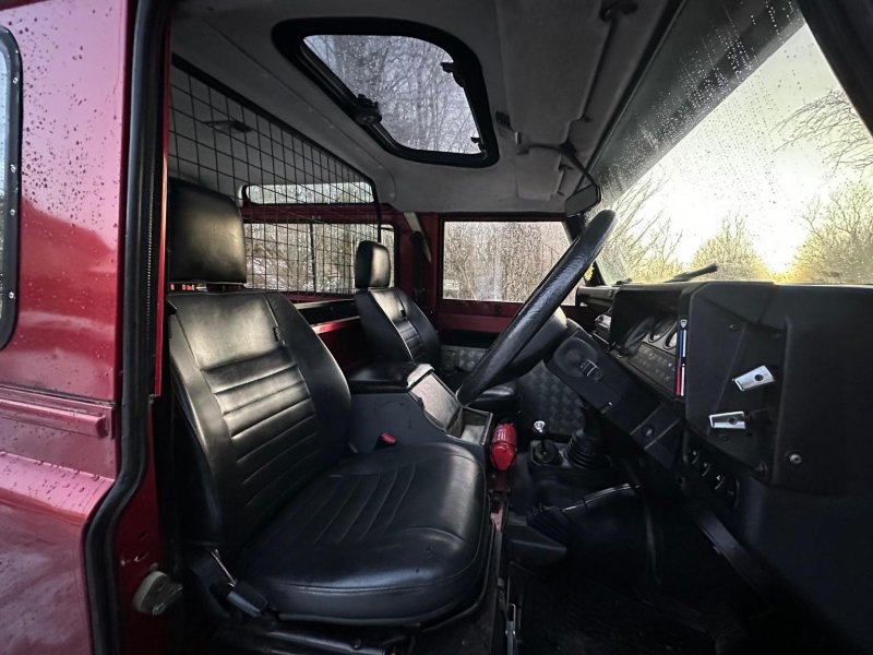 LAND ROVER DEFENDER 90