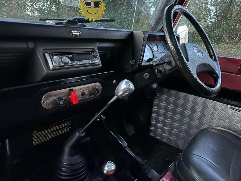 LAND ROVER DEFENDER 90