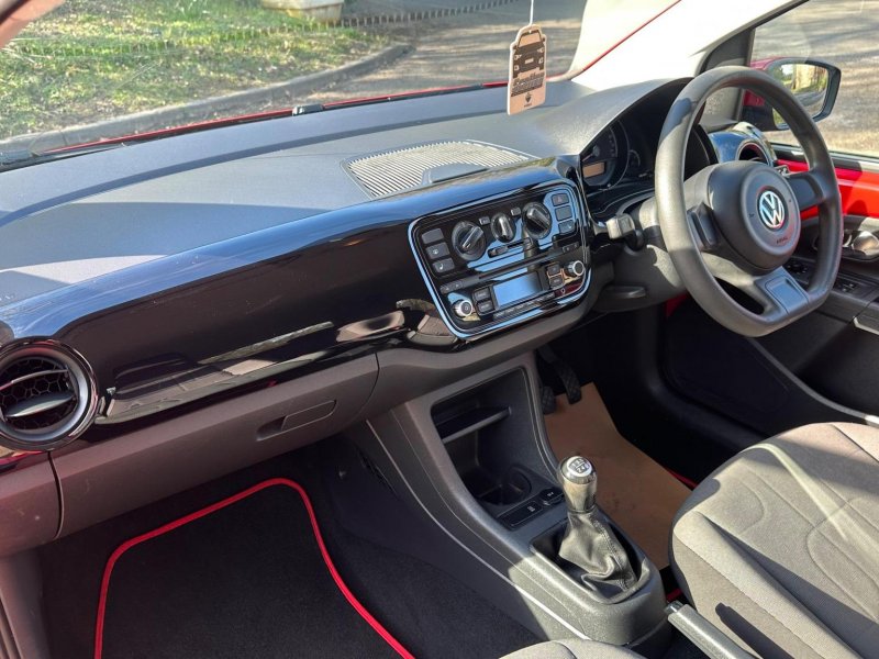 VOLKSWAGEN UP