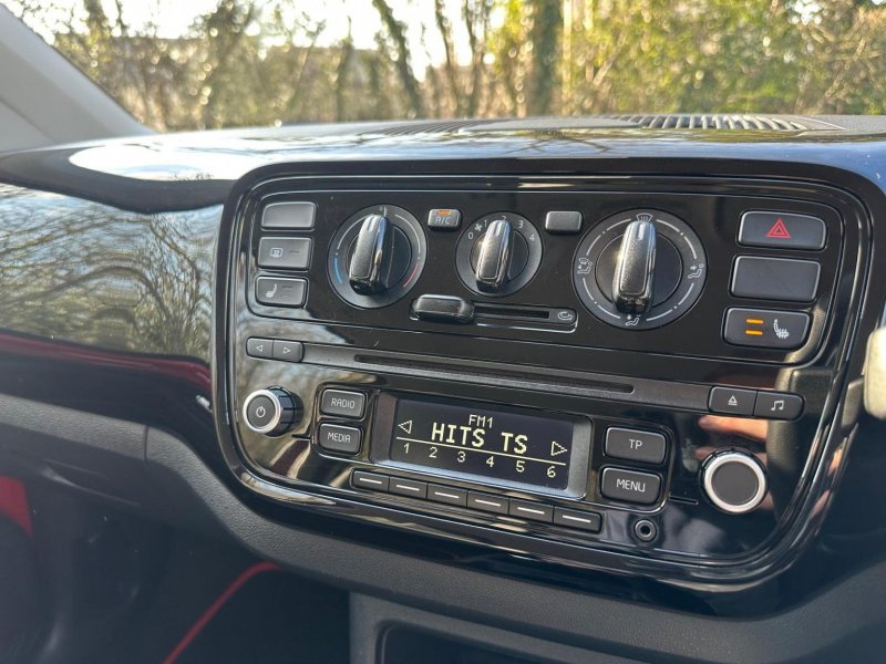 VOLKSWAGEN UP