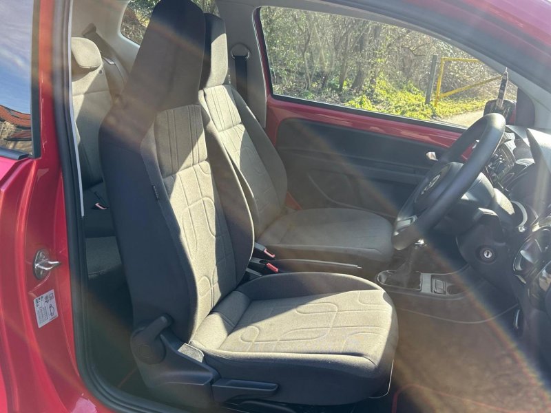VOLKSWAGEN UP